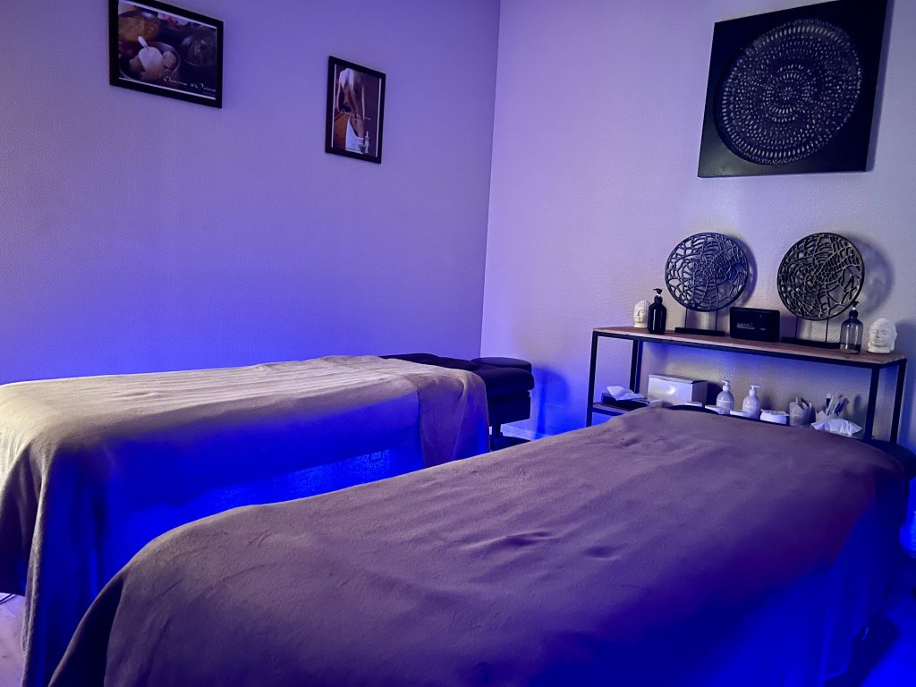 Lits pour massages dans l'espace bien-être de l'hôtel et spa la Closerie - hotel deauville spa